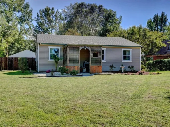 304 Beacon Rd, Portsmouth, VA 23702