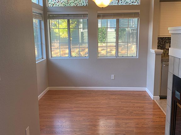 Dining are off living room and kitchen