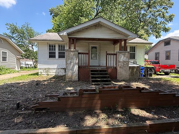 2nd image of 1454 N Walnut Grove Ave