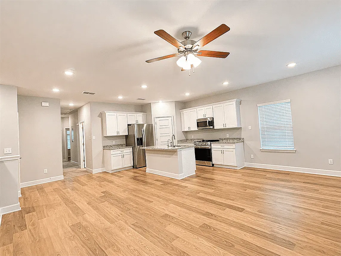 3 bed, $1,700 — Photo 1