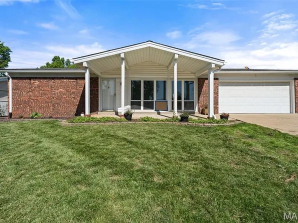4801 Langtree Dr, Saint Louis, MO 63128