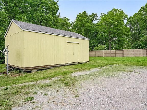 2nd image of 1447 Dykes Rd