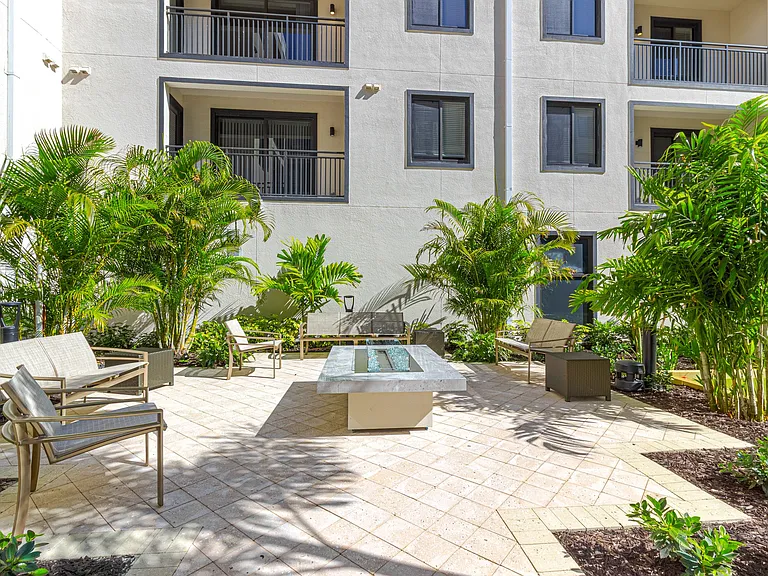 Bimini Square Apartments — Photo 2