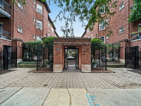 3rd image of 841 W Belle Plaine Ave #3