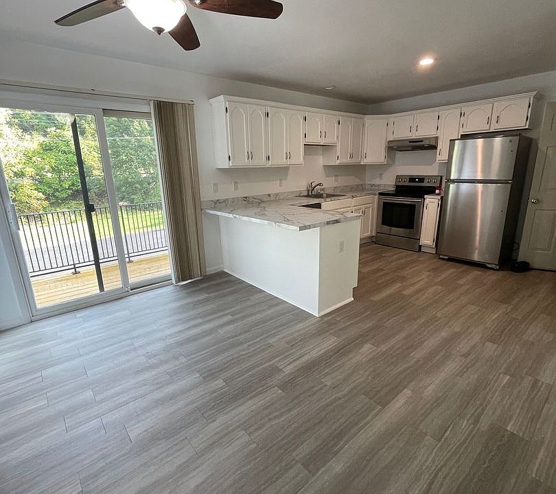 1st image of 201 Parr Meadow Dr