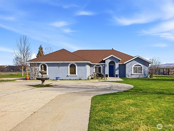 2nd image of 3988 E Euclid Road