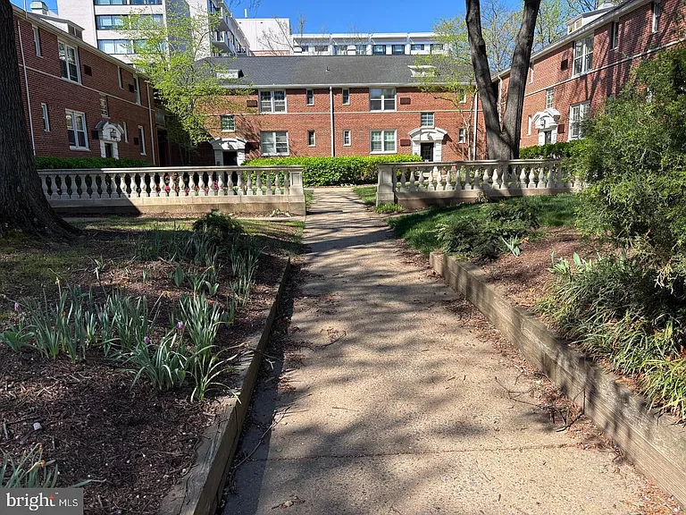 106 N George Mason Dr #4 — Photo 2