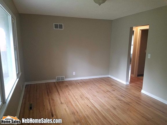 4th image of 6517 Bradley Ave