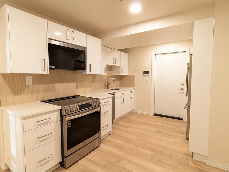 17 N Pearl St #1 — Photo 2