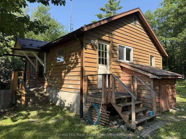 1033 Grey St, Muskoka Lakes, ON P0C 1A0