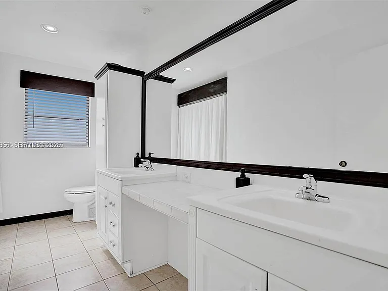 16610 Royal Poinciana Ct #16610 — Photo 12
