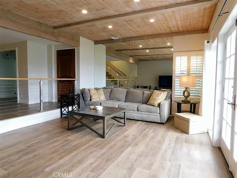 814 Cliff Dr — Photo 8