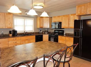 1014 E Elm St, Taylorville, IL 62568