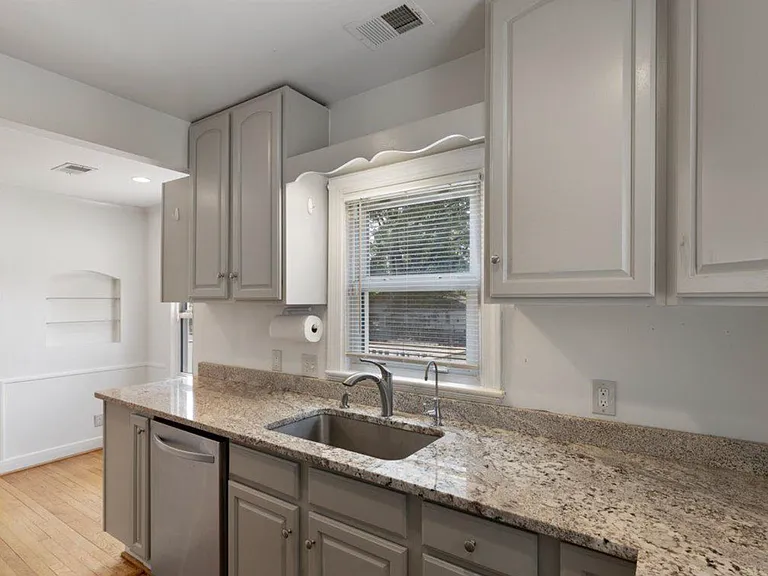 4810 Delaware St — Photo 10
