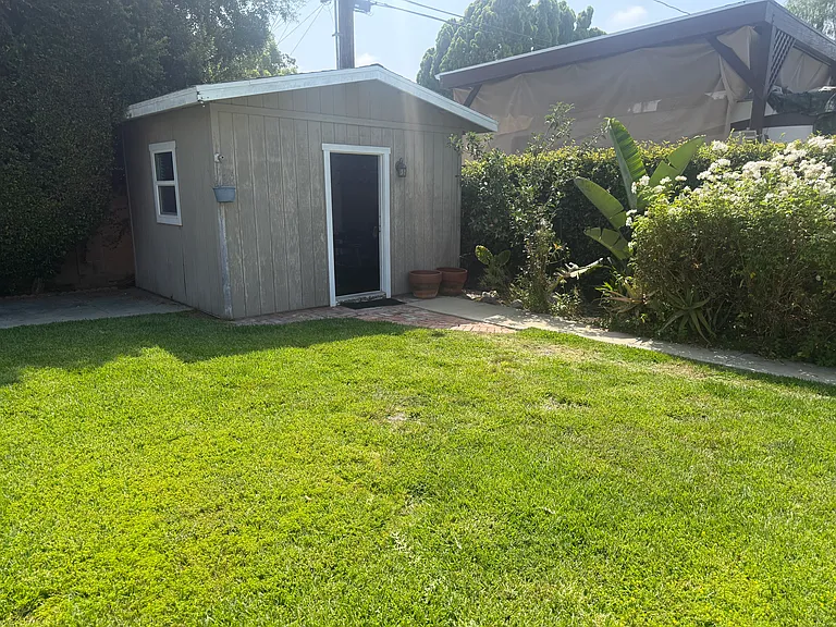 748 N Doan Dr — Photo 38
