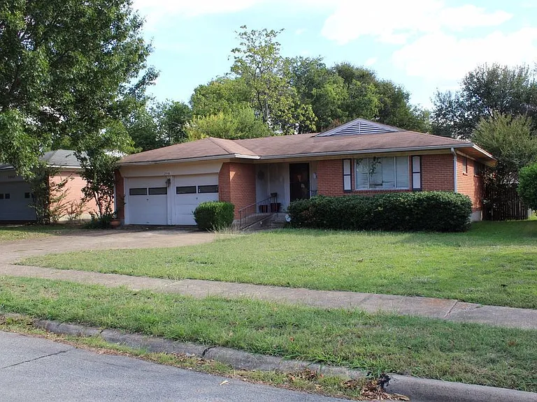 2346 Hillsboro Ave — Photo 4
