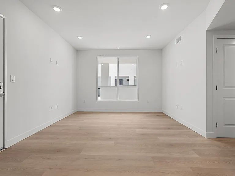 The Rosenell — Photo 140
