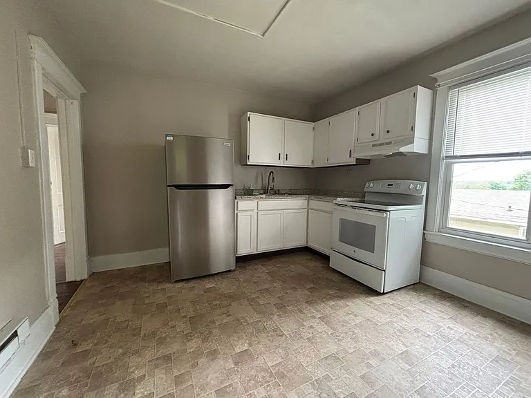 South Park Rental - $900/mo — Photo 7