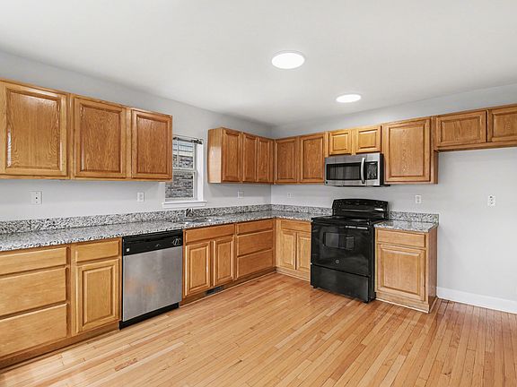 5th image of 83 Midland St