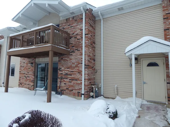 1102 Hinswood Dr APT 104, Darien, IL 60561