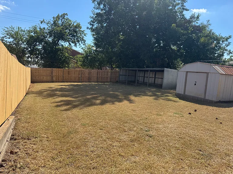 1208 E Hurd St — Photo 22