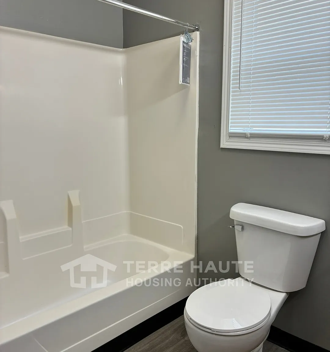 3 bed, 1120 sqft, $900 — Photo 1