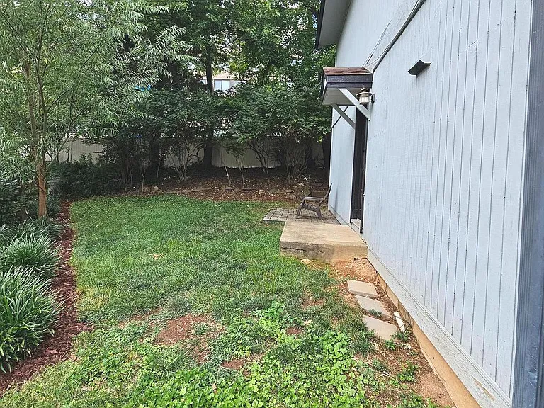 1108 N Rockingham St — Photo 31