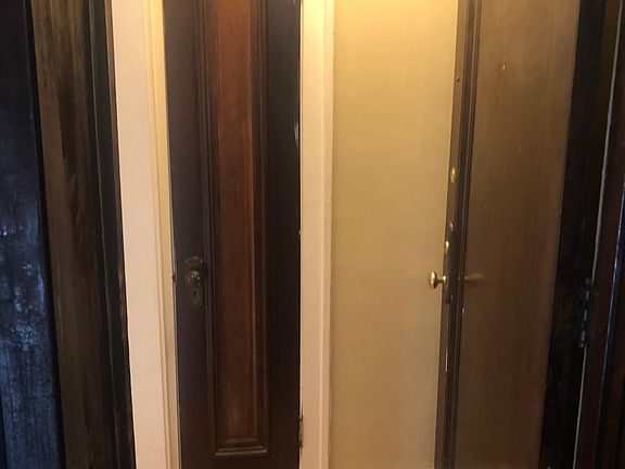 Foyer w/coat Closet