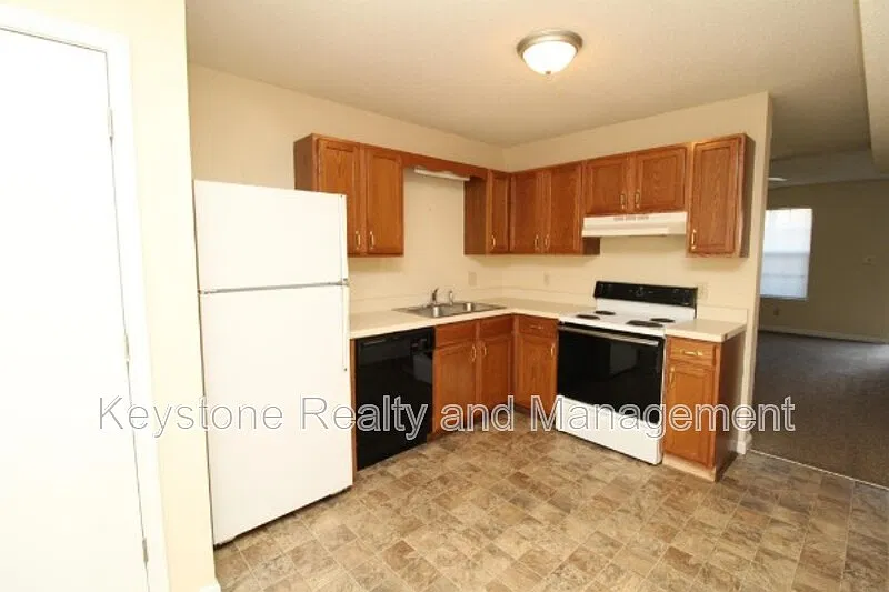 2 bed, 1.5 bath, 1040 sqft, $995 — Photo 3