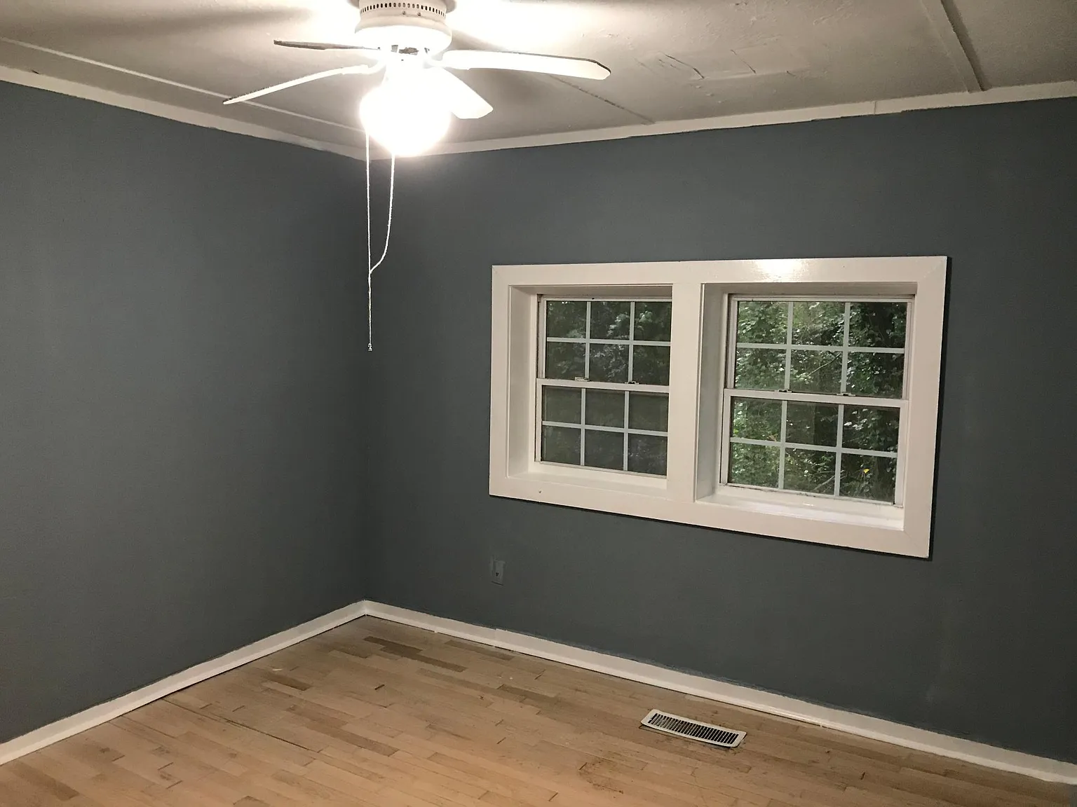 689b Ford Place — Photo 4