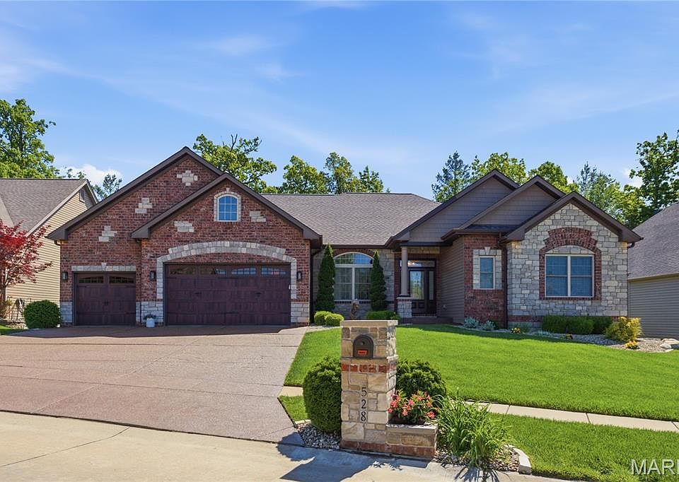 1st image of 528 Elm Creek Dr