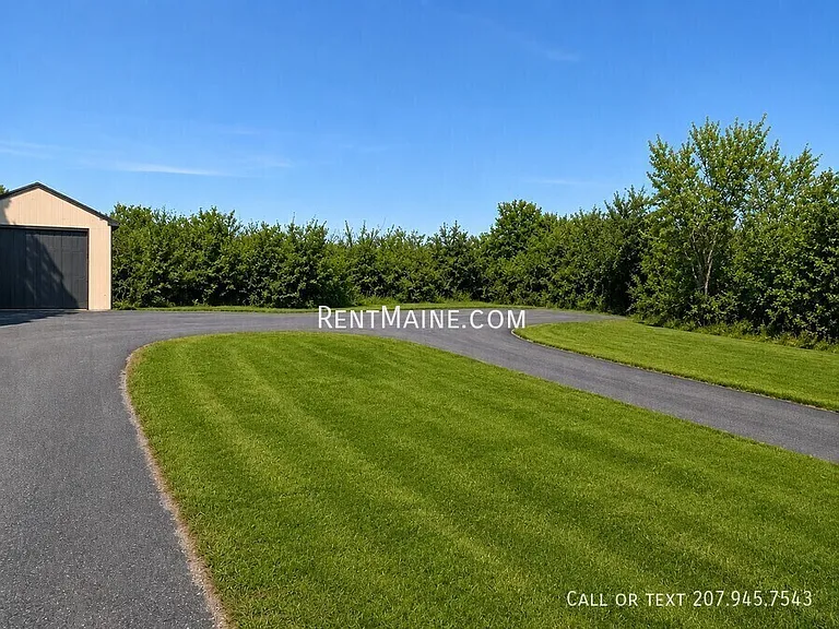 676 College Ave — Photo 23