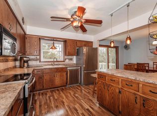 19750 W Barton Rd, New Berlin, WI 53146