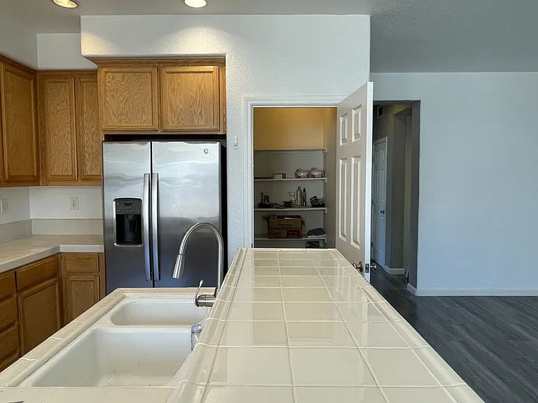 1426 Bello Dr — Photo 7