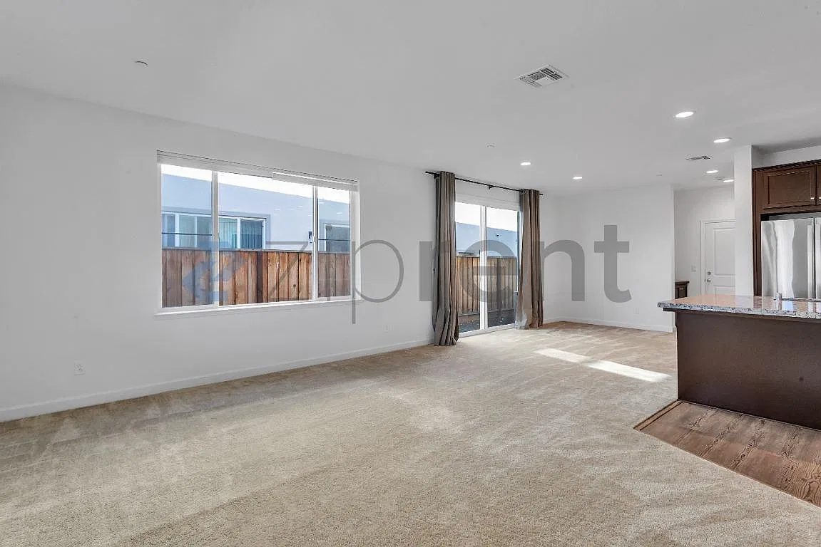 3 bed, 2048 sqft, $3,700 — Photo 4