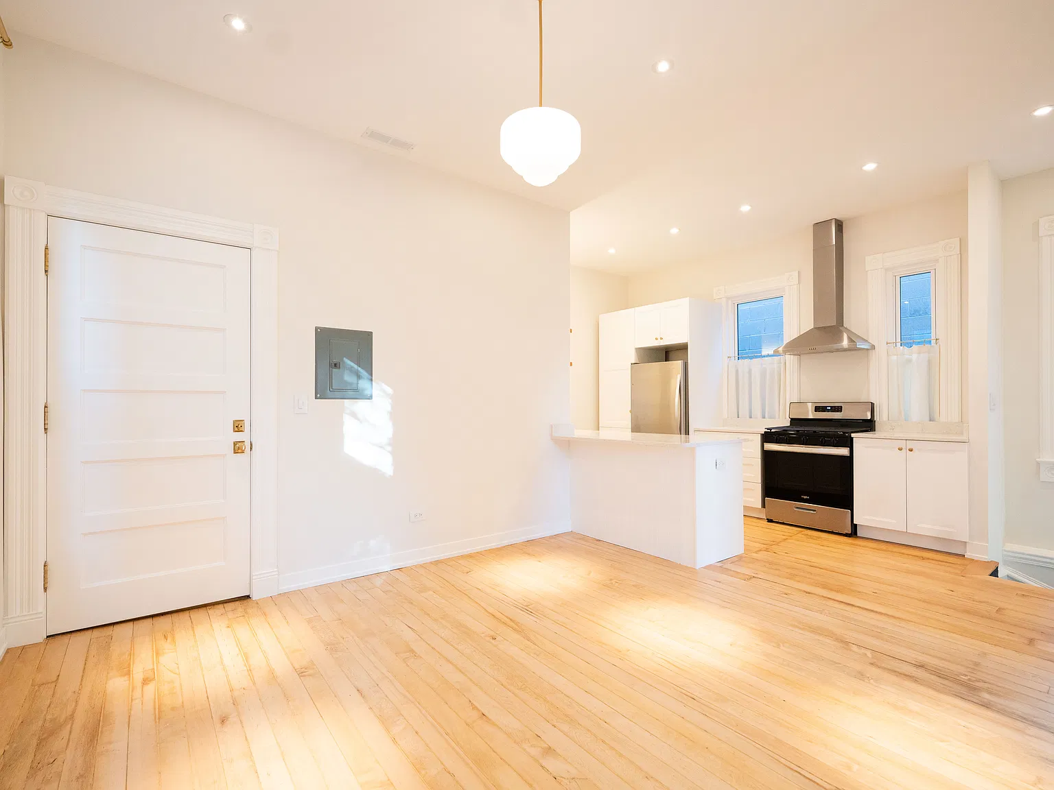 1 bed, 700 sqft, $2,600 — Photo 2