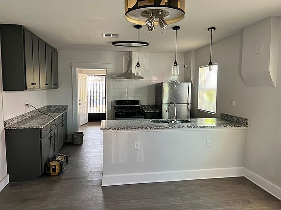 4th image of 600 N Estrella St