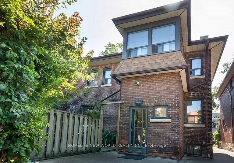 16 Laxton Ave #LOWER — Photo 2