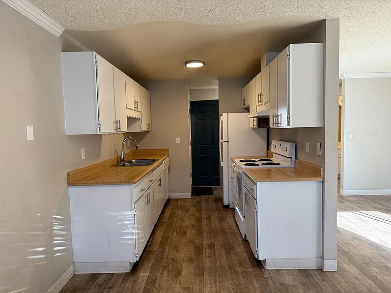 12550 SE Powell Blvd — Photo 2