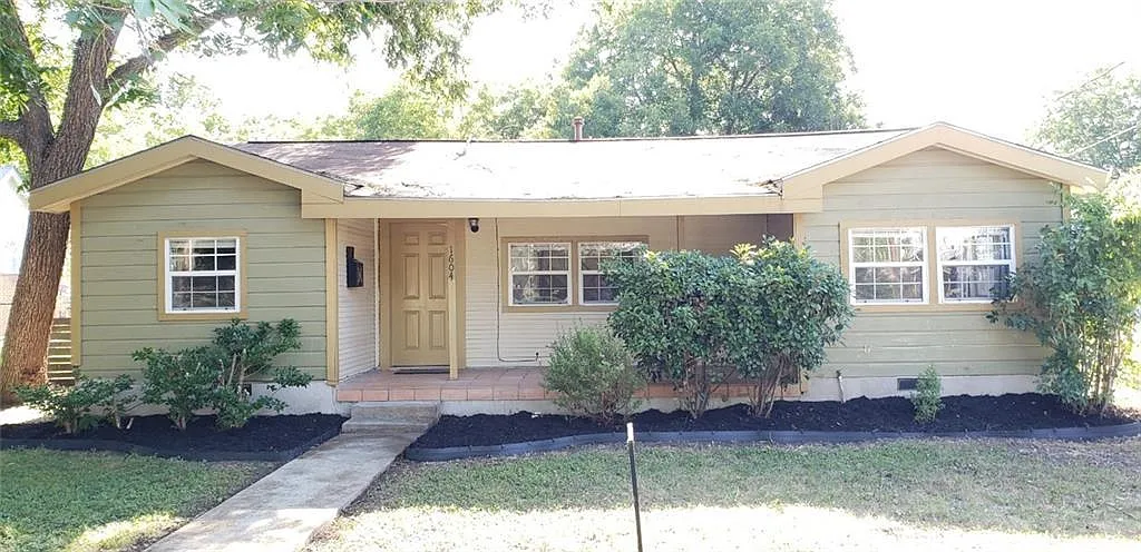 3 bed, 2.0 bath, 1360 sqft, $1,795 — Photo 4