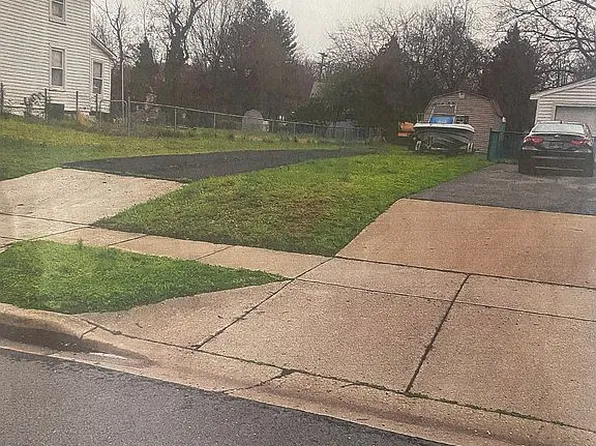 Pierce Ave, College Park, MD 20740
