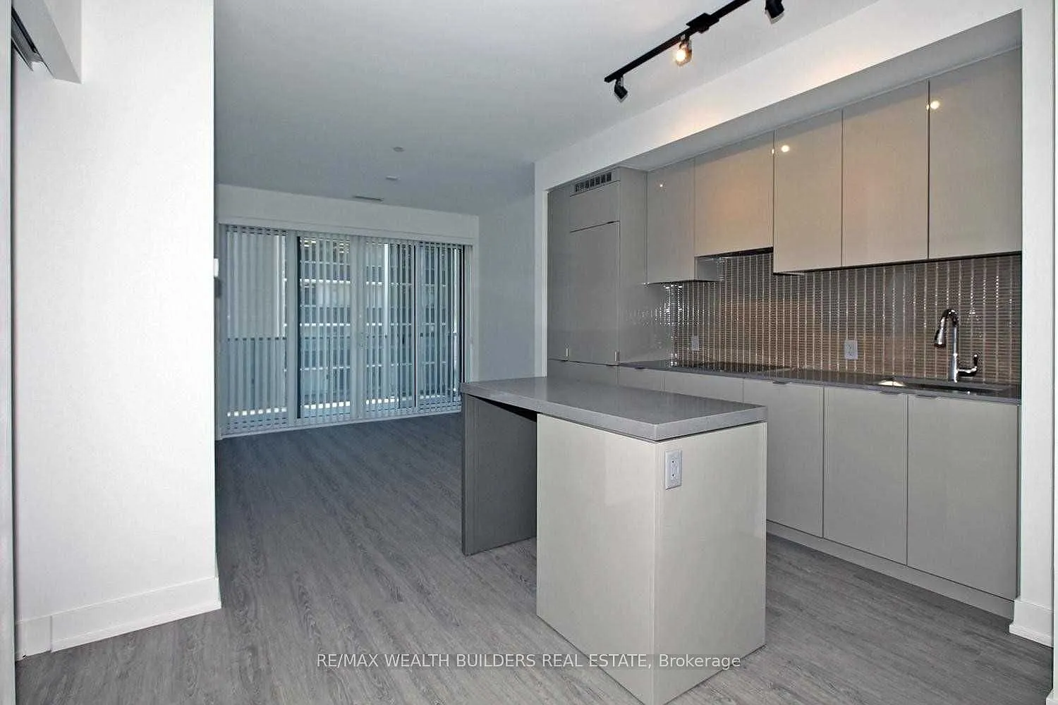 7 Grenville St — Photo 3