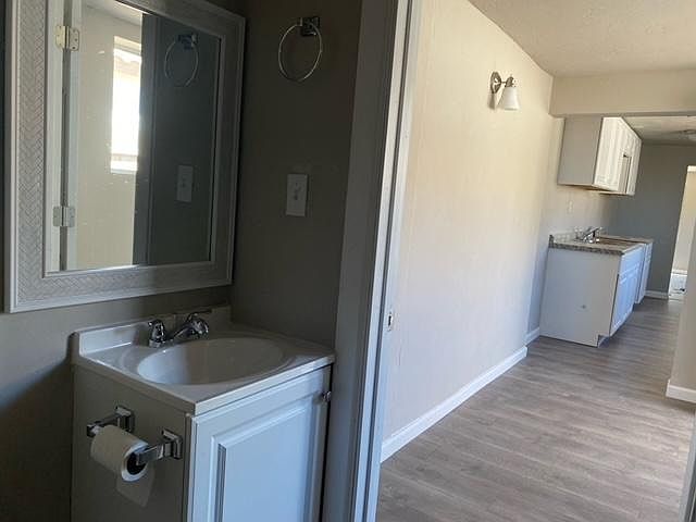 2nd image of 210 W Blacklidge Dr