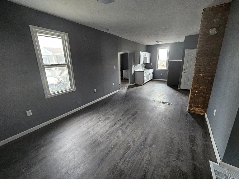 7040 Roy Ave — Photo 2
