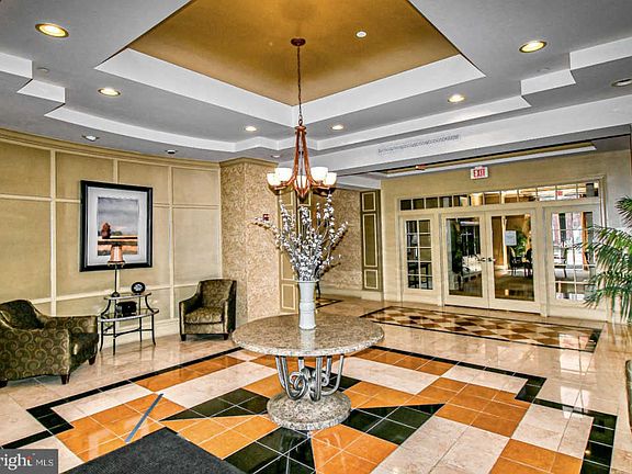 2nd image of 502 W Broad St APT 216