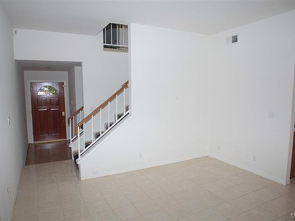 5th image of 3009 E Hillcrest Dr
