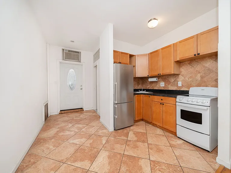 221 E 58th St #2W — Photo 6
