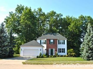 26990 Valeside Ln, Olmsted Township, OH 44138