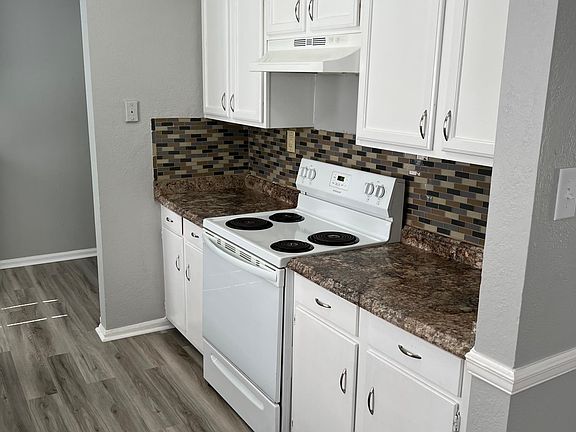 4th image of 2472 Woodhill Dr