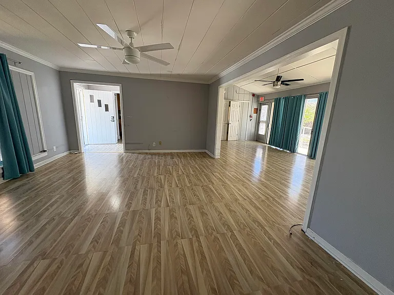 202 Palm Ct — Photo 4